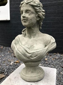 tuinbeeld , vrouwelijke buste - 3