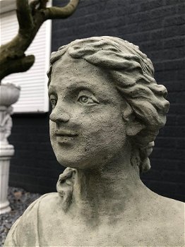tuinbeeld , vrouwelijke buste - 4
