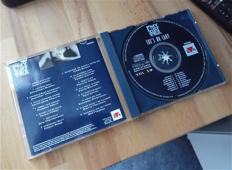 De verzamel-CD Play My Music Volume 19: She's No Lady. - 2