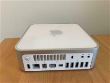 Mac Mini  YM936BALG95 en Apple Usb Toetsenbord en  Mighty Usb Mouse en  Apple Time Capsule Enz.