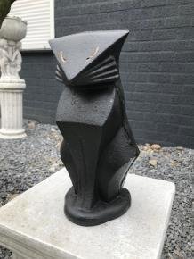 sculptuur van een  poes, kat