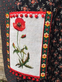 unieke rok met vintage borduurwerk (papaver, rood, zwart) - 4