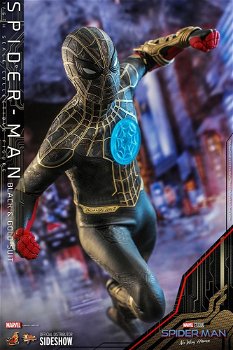 Hot Toys Spider-Man No Way Home Black & Gold Suit MMS604 - 5