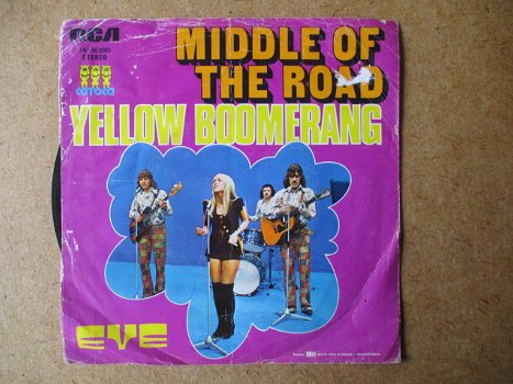 a4874 middle of the road - yellow boomerang - 0