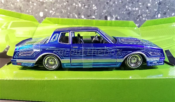 Chevrolet Monte Carlo Lowrider 1986 blauw 1:24 Maisto MA235 - 0