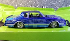 Chevrolet Monte Carlo Lowrider 1986 blauw 1:24 Maisto MA235