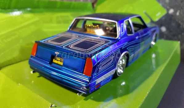 Chevrolet Monte Carlo Lowrider 1986 blauw 1:24 Maisto MA235 - 2