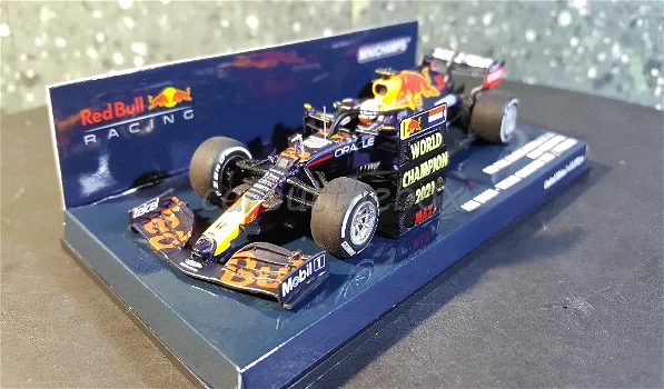 Red Bull RB16B VERSTAPPEN 2021 CHAMP 1:43 Mi073 - 1