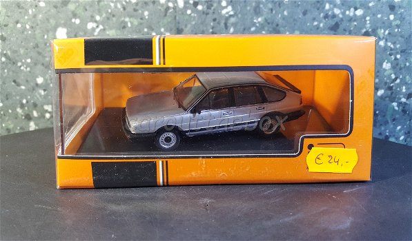 VW Passat B2 1985 grijs 1:43 Ixo V783 - 3