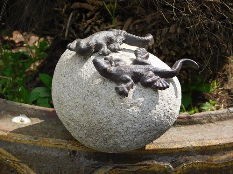 salamander op steen , tafel decoratie - 1