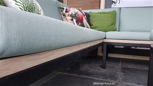 Staal met hout hoekbank op maat, industrieel design. - 3