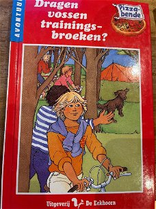 Elvira Hoffman  -  Dragen Vossen Trainingsbroeken -  Pizzabende  (Hardcover/Gebonden)