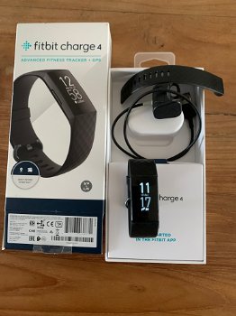 Fitbit Charge 4 Fitness tracker - 0