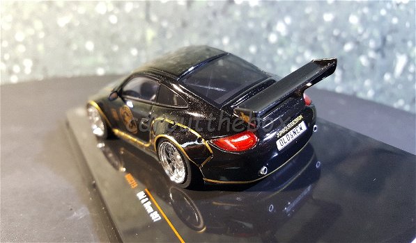 Porsche 911 RWB JPS zwart 1:43 Ixo V807 - 2