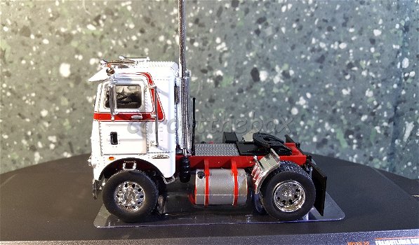 Freightliner COE 1976 wit 1/43 Ixo V810 - 0