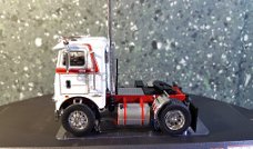 Freightliner COE 1976 wit 1/43 Ixo V810