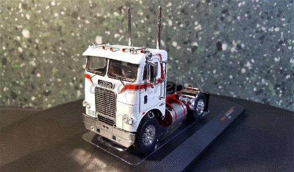 Freightliner COE 1976 wit 1/43 Ixo V810 - 1