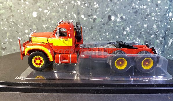 Mack B 61 1953 rood / geel 1/43 Ixo V811 - 0