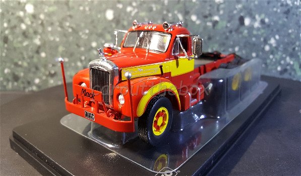 Mack B 61 1953 rood / geel 1/43 Ixo V811 - 1