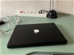 Zwarte Macbook W8727625YA4 en Stroomadapter Enz. - 2 - Thumbnail