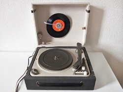 vintage platenspeler in koffer