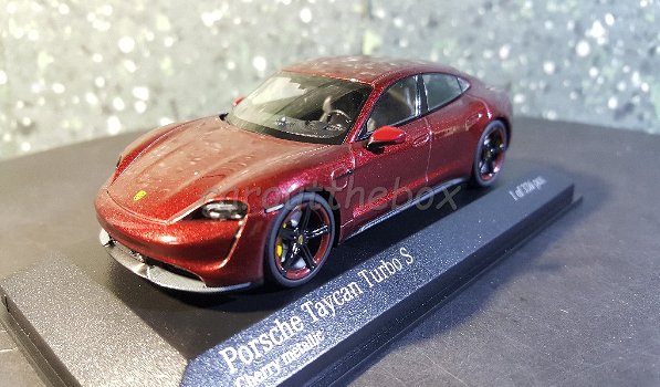 Porsche Taycan Turbo S cherry metallic 1:43 Minichamps - 1