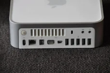 Mac Mini YM008B2M9G5 en Apple Time Capsule met 2 Terrabyte opslag en Apple Mighty Usb Mouse Enz.