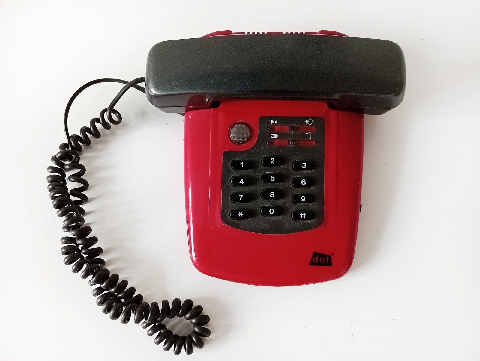 retro rode telefoon met druktoetsen - Afbeelding 2
