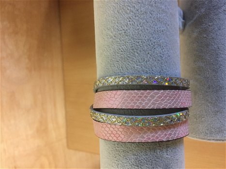 Wikkelarmband slangenprint roze en zilver - 0