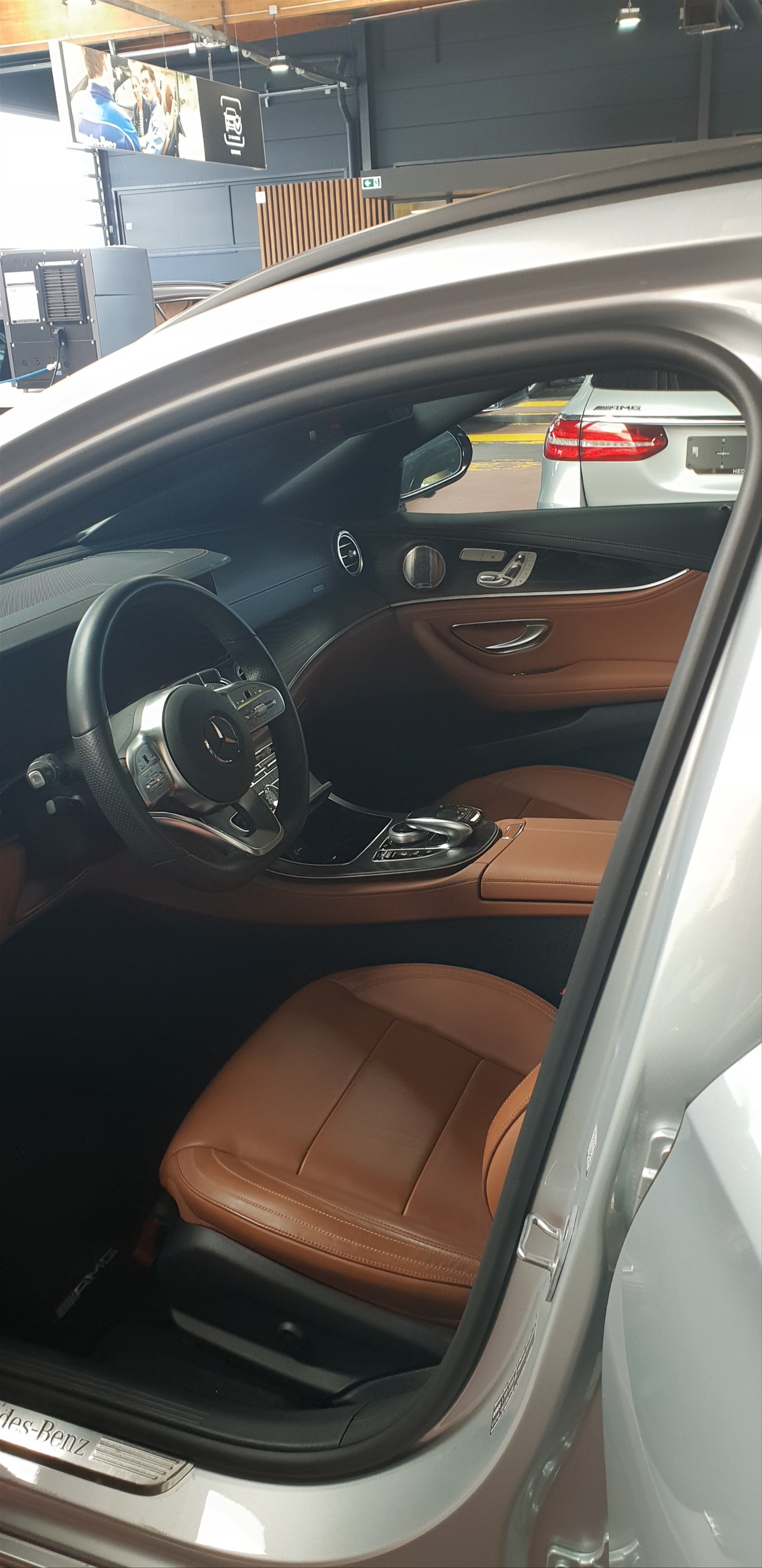 Unieke Mercedes E 300 AMG line intern en extern 2.0 moter - nr. 1