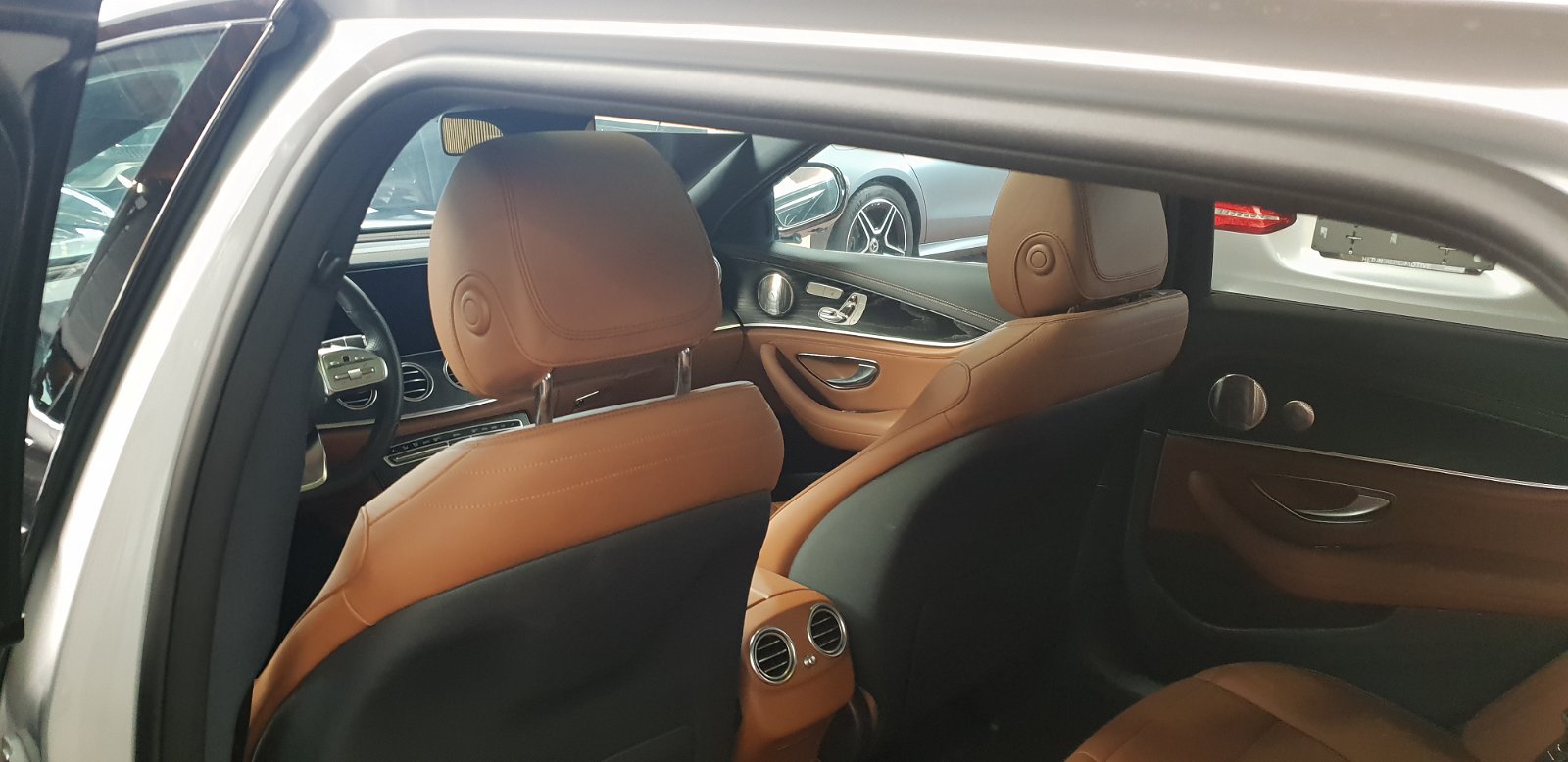 Unieke Mercedes E 300 AMG line intern en extern 2.0 moter - Afbeelding 3