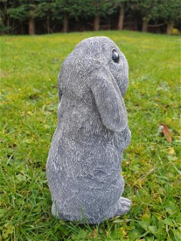 konijn , stenen tuinbeeld ,staand konijn - 2