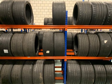 2x Pirelli zomer autobanden 235/40/18 - 6