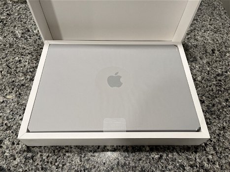Gloednieuwe Apple MacBook Pro 16-inch M1 Max - 1
