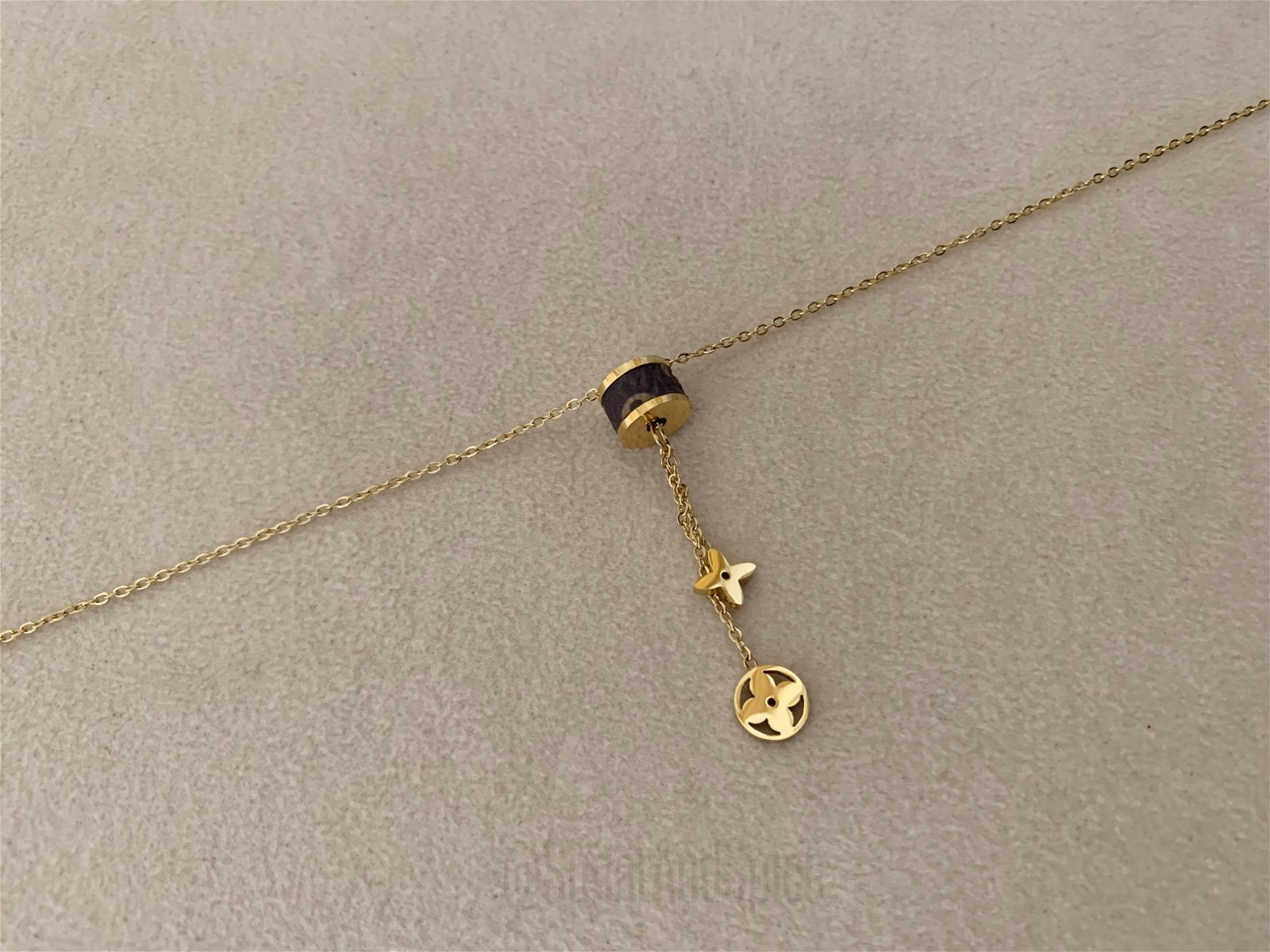 Gouden met bruine ketting klaver monogram V rvs leer look - nr. 1
