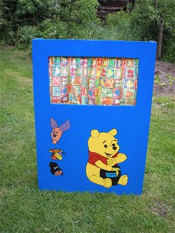 Poppenkast - grote stevige , oerdegelijk - zeer geschikt voor peuterspeelzaal of kleuterschool