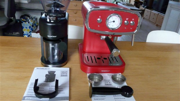 Mooie kleine expresso machine plus electr. koffiemolen (complete set) - 0