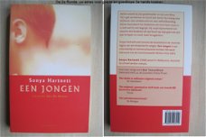 343 - Een jongen - Sonya Hartnet