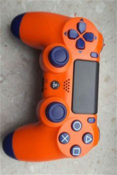 PlayStation 4 controllers - 1
