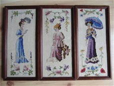 Borduur patronen: Vrouwen in blauwe, roze en paarse jurken