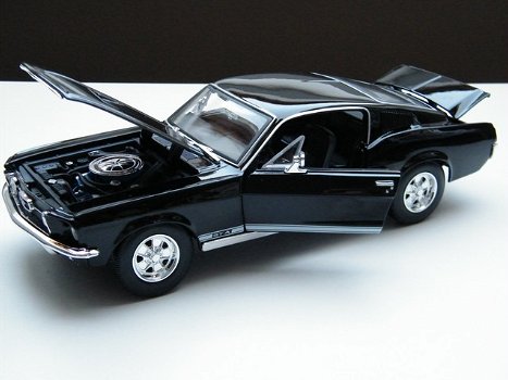Modelauto Ford Mustang GTA Fastback – Maisto 1:18 - 3