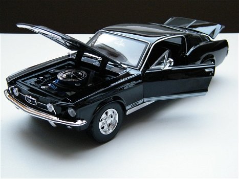 Modelauto Ford Mustang GTA Fastback – Maisto 1:18 - 6