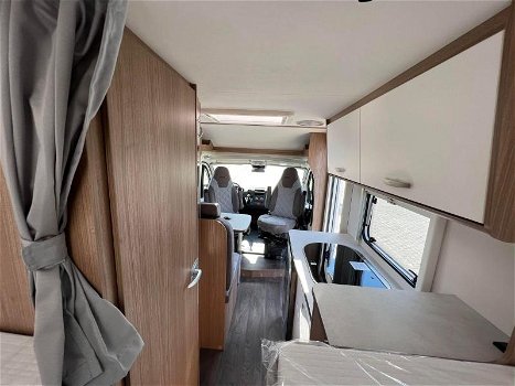 Motorhome Carado V337 – 15j editie ( Hymer group) - 3