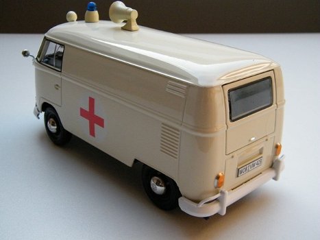 modelauto Volkswagen bus T1 Type 2 Ambulance – Motormax 1:24 - 2
