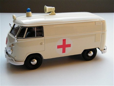 modelauto Volkswagen bus T1 Type 2 Ambulance – Motormax 1:24 - 3