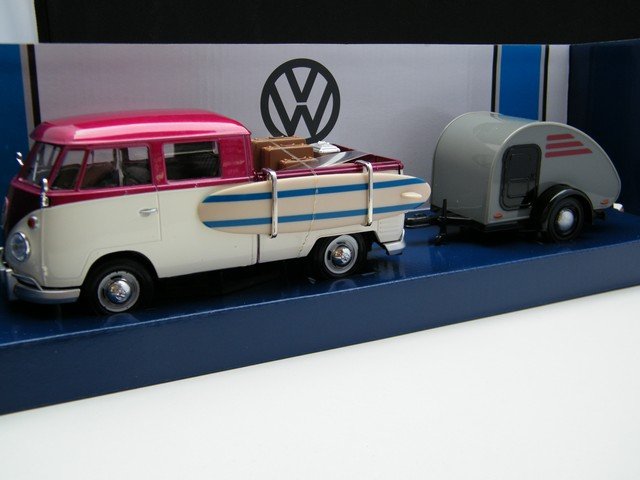 Bewonderenswaardig Immigratie calcium modelauto Volkswagen T1 pickup met surfplank + caravan 1:24