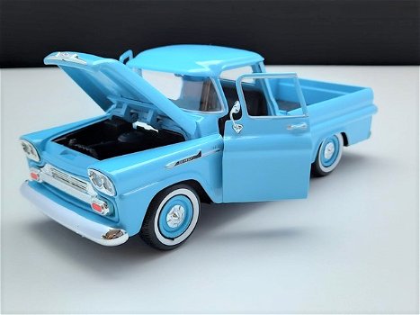 modelauto Chevrolet Fleetside Apache Pickup Truck – Motormax 1:24 - 1