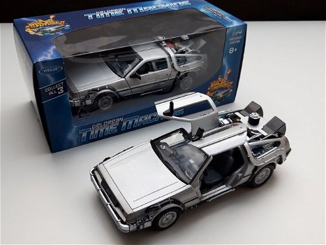 Nieuw schaal modelauto DeLorean Back to the Future 2 – Welly 1:24 - 0