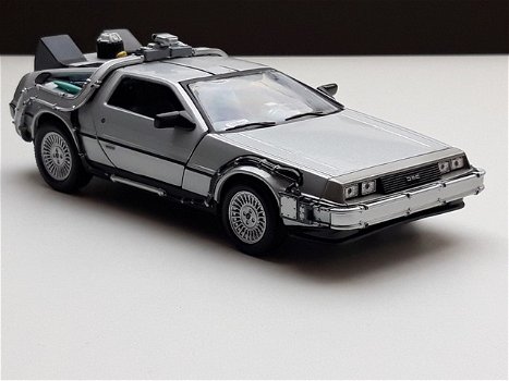 Nieuw schaal modelauto DeLorean Back to the Future 2 – Welly 1:24 - 3