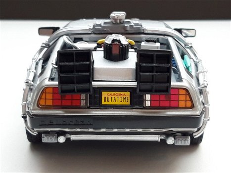 Nieuw schaal modelauto DeLorean Back to the Future 2 – Welly 1:24 - 4